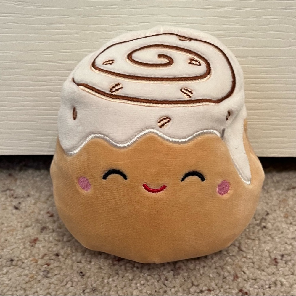 Squishmallows Chanel Cinnamon Roll 5”